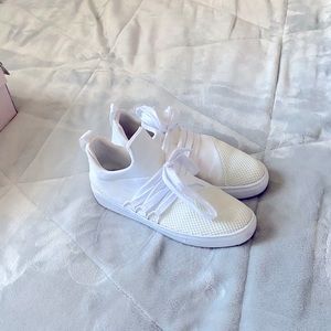 white steve madden lancer